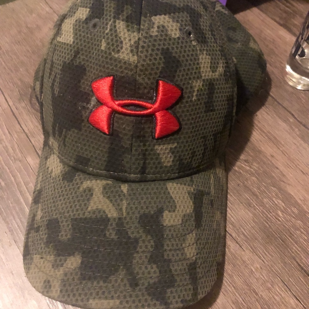Youth underarmour camo fitted hat